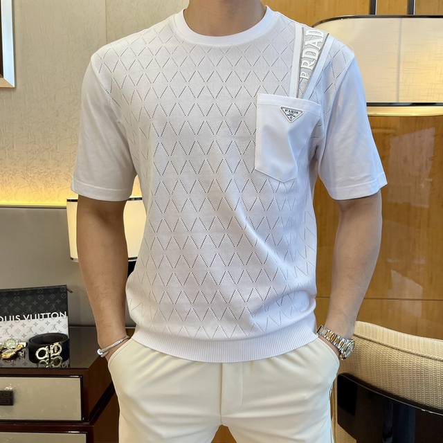 P拉达 2025Ss年贺岁款春夏精品短袖T恤 官网同步 高端品质 定制顶级天丝棉面料，顶级大厂1:1制作，时尚大牌重工艺Logo设计，手感柔软细腻 穿着亲肤舒适