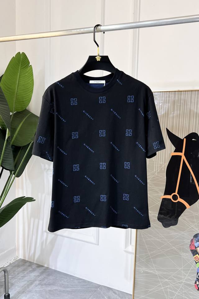 纪梵希 2025Ss蛇年贺岁款春夏精品宽松版烧花短袖T恤 官网同步 高端品质 定制顶级100%棉面料，顶级大厂1:1制作，时尚大牌重工艺Logo设计，手感柔软细