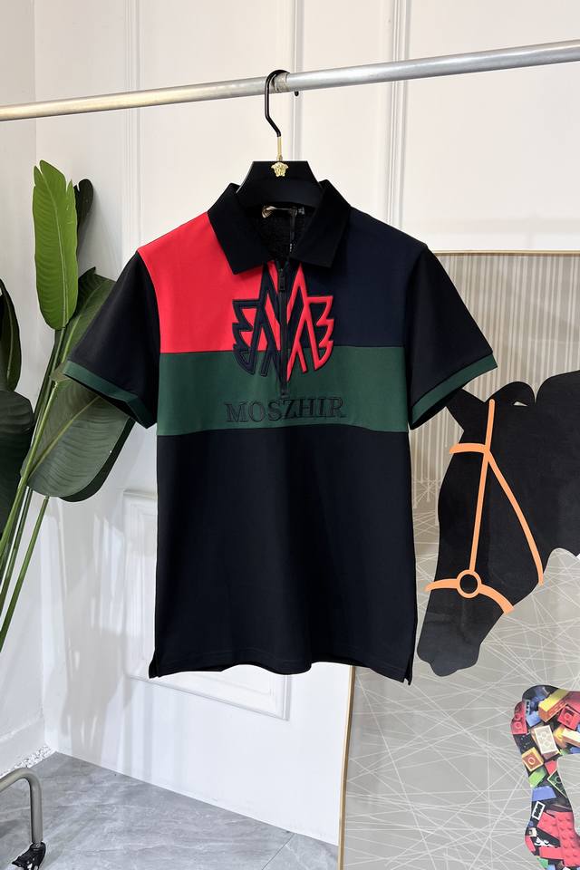 蒙口- 2025Ss蛇年春夏新款拼色Polo领短袖系列。精选优质珠地棉面料，时尚大牌元素Logo设计，上身版型超赞，面料细腻舒适透气，随意搭配都超级好看时尚型男