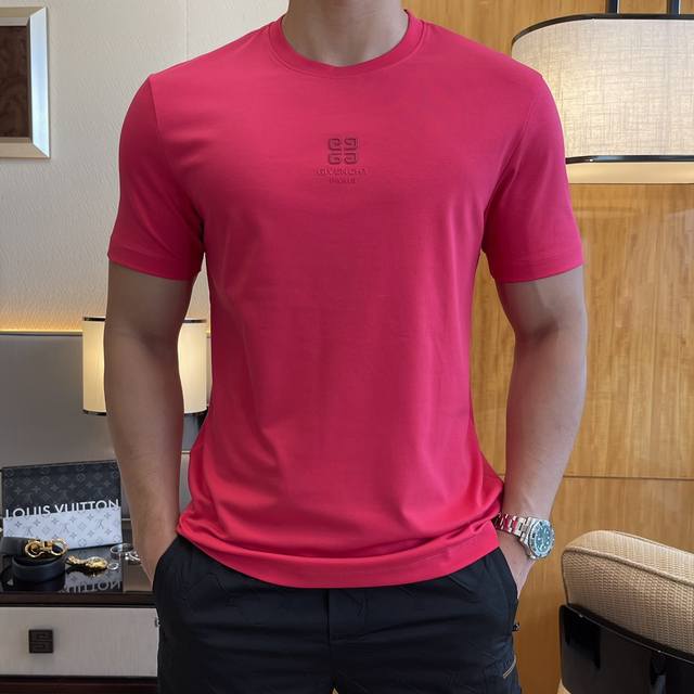 纪凡希 2025Ss年贺岁款春夏精品短袖T恤 官网同步 高端品质 定制顶级丝光棉面料，顶级大厂1:1制作，时尚大牌重工艺Logo设计，手感柔软细腻 穿着亲肤舒适