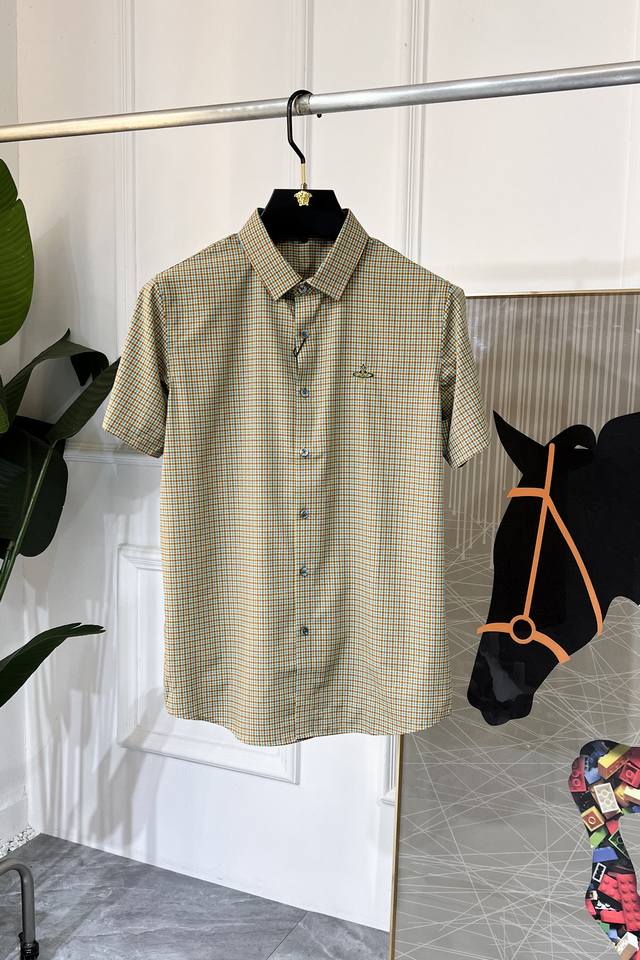 西太后 Ss时尚大爆款精品衬衫，贸易公司渠道货，品相完美如斯，属于入柜级别，可预见性的爆款，高级定制进口高级棉混纺面料，大师级剪裁，质感无敌，亲肤性极佳，非常出