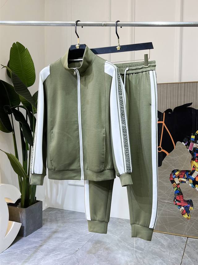 纪凡希 2025Ss蛇年春装新品休闲套装！明星最爱时装味休闲套装 简单大方，官网1：1工艺设计！干净利落剪裁 都市风十足 可供独家顶级定制面料，手感软糯干爽，上