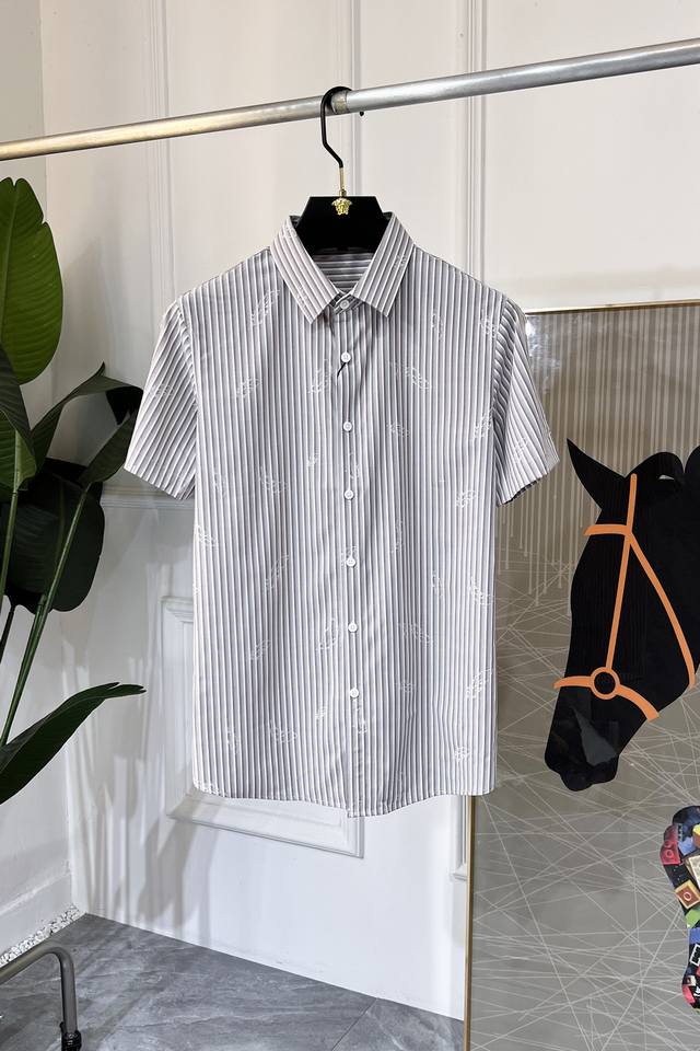 杰尼娅 Ss时尚大爆款精品衬衫，贸易公司渠道货，品相完美如斯，属于入柜级别，可预见性的爆款，高级定制进口高级棉混纺面料，大师级剪裁，质感无敌，亲肤性极佳，非常出