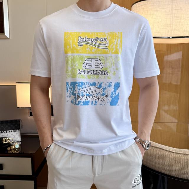 巴黎世家 2025Ss蛇年贺岁款春夏精品微阔版短袖T恤 官网同步 高端品质 定制顶级长绒棉面料，顶级大厂1:1制作，时尚大牌重工艺Logo设计，手感柔软细腻 穿