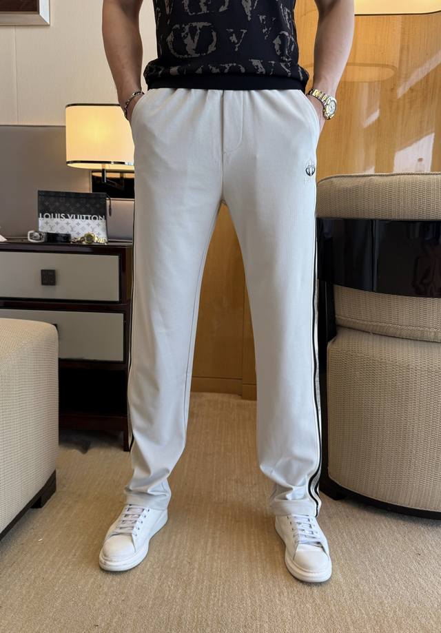 巴黎世家 2025Ss蛇年春夏专柜同步爆款宽腿休闲裤，本季必入百搭款式，上身极为出挑，超级百搭款 ，原版1:1复刻，三标齐全！专柜最新时尚元素设计，进口定织高品