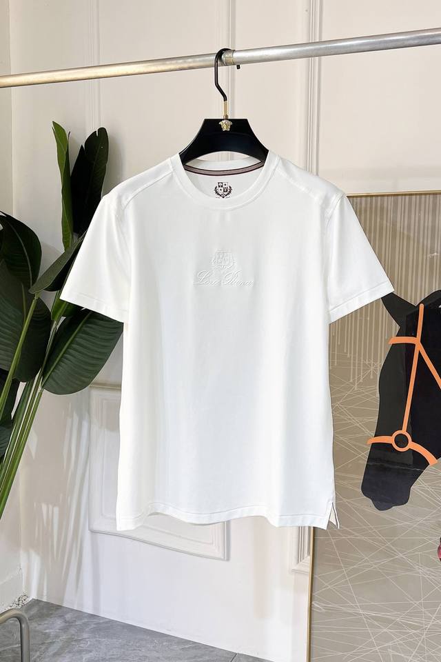 Lp诺悠 2025Ss蛇年贺岁款春夏精品短袖T恤 官网同步 高端品质 定制顶级丝光棉面料，顶级大厂1:1制作，时尚大牌重工艺Logo设计，手感柔软细腻 穿着亲肤