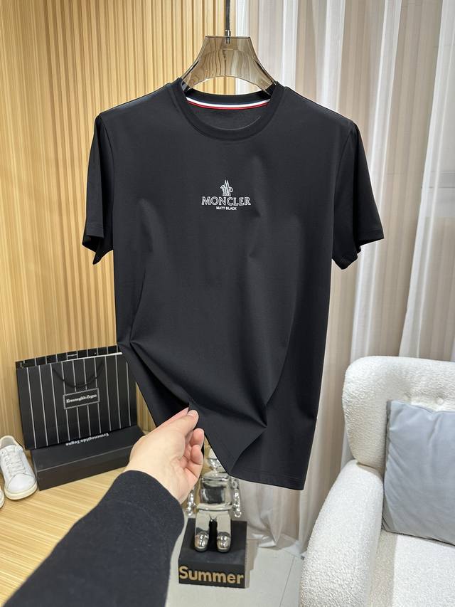 Moncl*蒙*口 2025A W春夏最新款男士桑蚕丝圆领短袖T恤，专G同款，原版输出，胸前标志性字母Logo刺绣徽标装饰点缀，全部对版对，外贸公司订单！ 图案