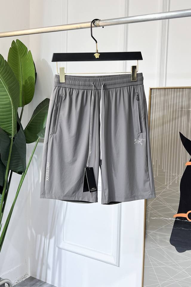 史祖鸟 2025Ss官网同步夏季新款高档休闲短裤，采用进口棉原版定制面料 质感舒适百搭 透气性极佳 奢华经典品牌Logo设计 时尚简约大气上档次 透气性极佳 版