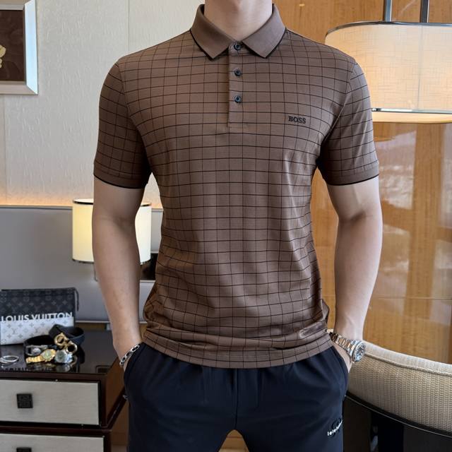 Boss 2025Ss蛇年春夏新款Polo领短袖系列。精选优质双丝光棉面料，时尚大牌元素Logo设计，上身版型超赞，面料细腻舒适透气，随意搭配都超级好看时尚型男