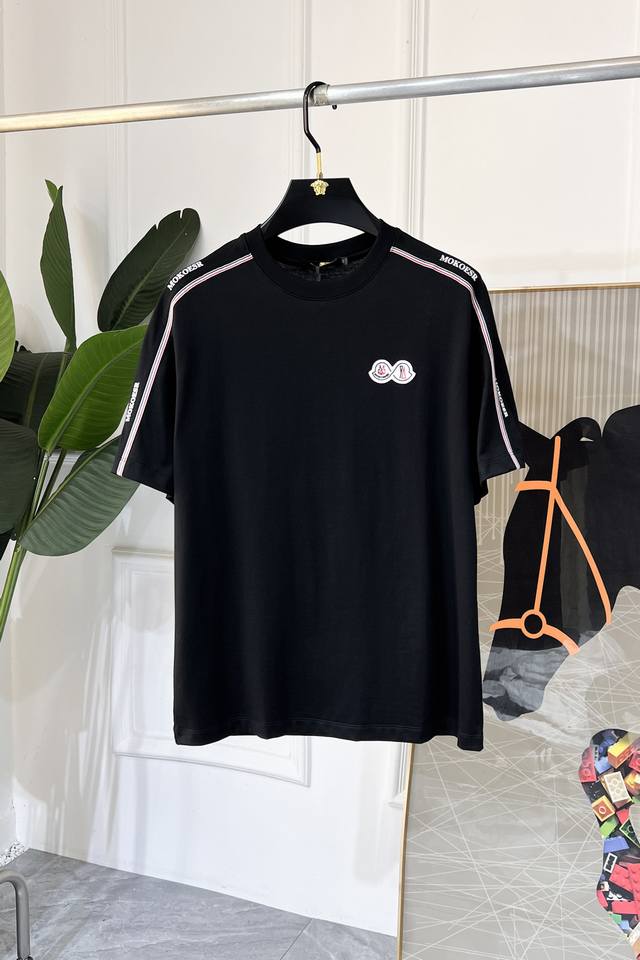 蒙口 2025Ss蛇年贺岁款春夏精品宽松版短袖T恤 官网同步 高端品质 定制顶级丝光棉面料，顶级大厂1:1制作，时尚大牌重工艺Logo设计，手感柔软细腻 穿着亲