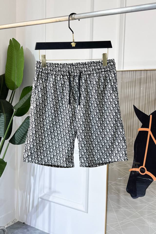 迪奥- 2025Ss官网同步夏季新款高档休闲短裤，采用进口棉原版定制面料 质感舒适百搭 透气性极佳 奢华经典品牌Logo设计 时尚简约大气上档次 透气性极佳 版