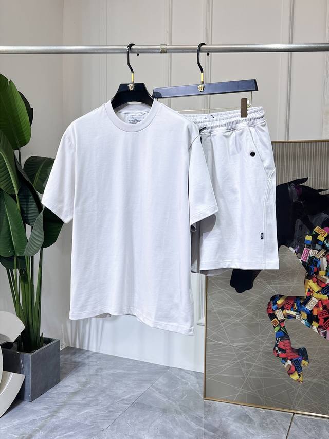 石头岛 2025Ss宽松版新品休闲短袖套装！明星最爱时装味休闲套装 简单大方，官网1：1工艺设计！干净利落剪裁 都市风十足 可供独家顶级定制面料，手感软糯干爽，