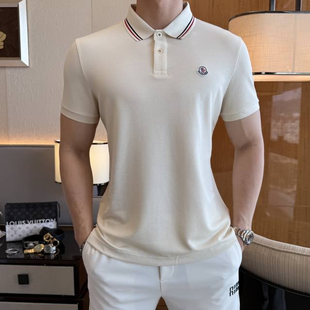蒙口 2025Ss蛇年春夏新款Polo领短袖系列。精选优质双丝光珠地棉面料，时尚大牌元素Logo设计，上身版型超赞，面料细腻舒适透气，随意搭配都超级好看时尚型男