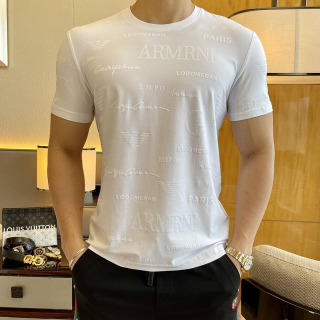 A玛尼 2025Ss年贺岁款春夏精品短袖T恤 官网同步 高端品质 定制顶级丝光棉面料，顶级大厂1:1制作，时尚大牌重工艺Logo设计，手感柔软细腻 穿着亲肤舒适