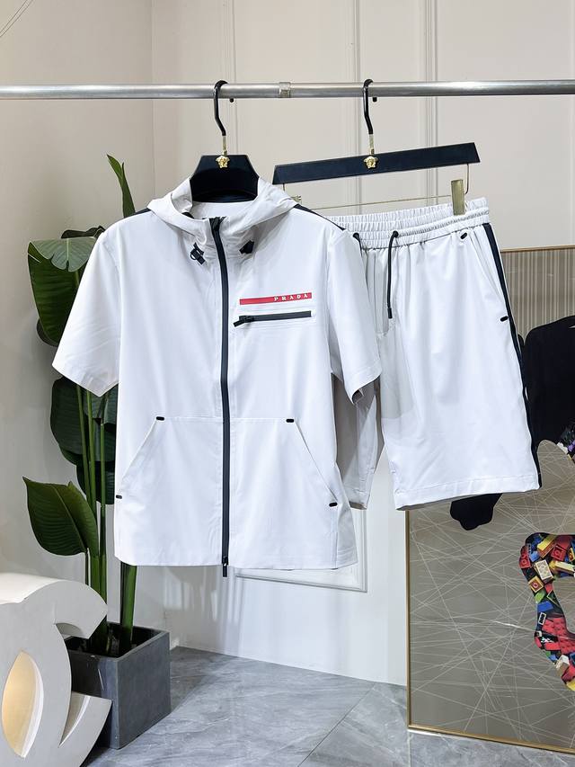 短袖 裤子 普拉达 2025Ss蛇年春装新品休闲套装！明星最爱时装味休闲套装 简单大方，官网1：1工艺设计！干净利落剪裁 都市风十足 可供独家顶级定制面料，手感