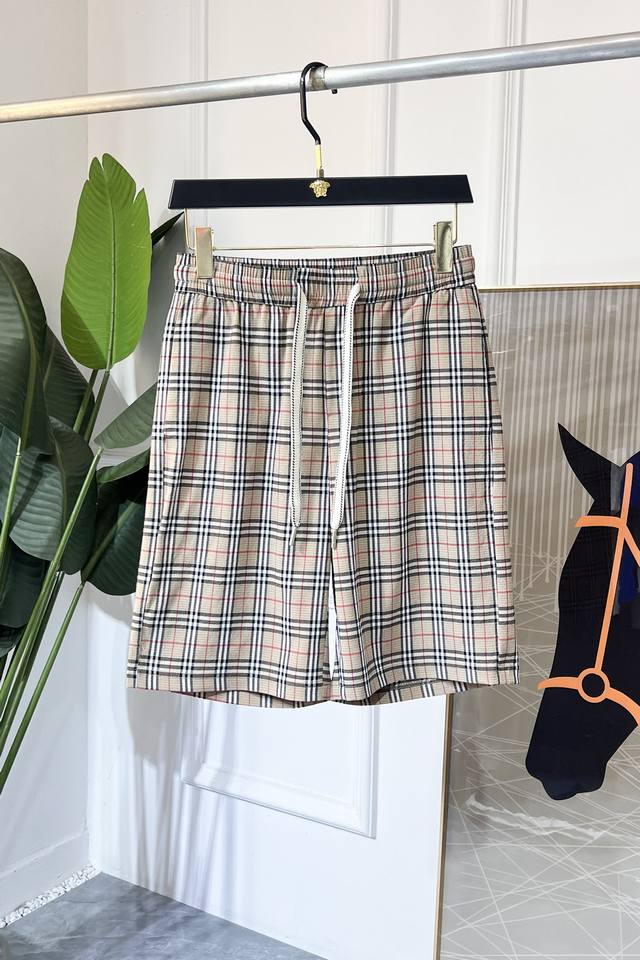 巴宝莉- 2025Ss官网同步夏季新款高档休闲短裤，采用进口棉原版定制面料 质感舒适百搭 透气性极佳 奢华经典品牌Logo设计 时尚简约大气上档次 透气性极佳