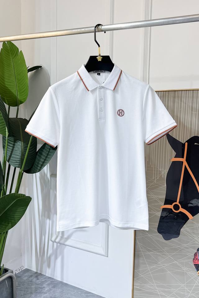 爱玛仕- 2025Ss蛇年春夏新款Polo领短袖系列。精选优质珠地棉面料，时尚大牌元素Logo设计，上身版型超赞，面料细腻舒适透气，随意搭配都超级好看时尚型男必