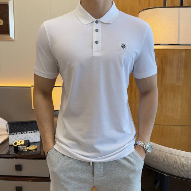 Lp诺悠 2025Ss蛇年春夏新款Polo领短袖系列。精选优质双丝光珠地棉面料，时尚大牌元素Logo设计，上身版型超赞，面料细腻舒适透气，随意搭配都超级好看时尚