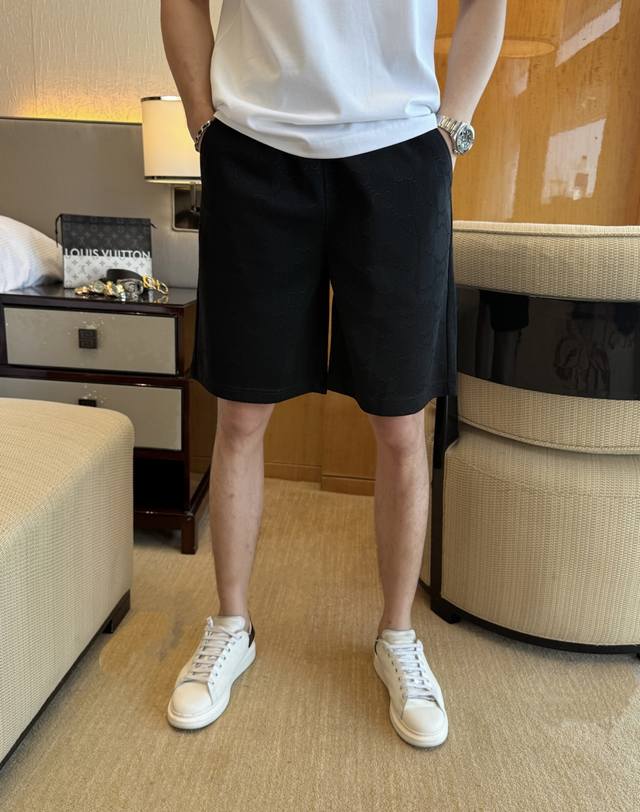 古奇 2025Ss官网同步夏季新款高档休闲短裤，采用进口棉原版定制面料 质感舒适百搭 透气性极佳 奢华经典品牌Logo设计 时尚简约大气上档次 透气性极佳 版型
