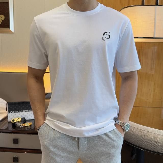 纪梵希 2025Ss蛇年贺岁款春夏精品短袖T恤 官网同步 高端品质 定制顶级丝光棉面料，顶级大厂1:1制作，时尚大牌重工艺Logo设计，手感柔软细腻 穿着亲肤舒