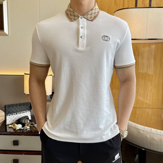 G奇 2025Ss春夏新款Polo领短袖系列。定制顶级双丝光珠地棉面料！重工艺1:1设计，时尚大牌元素Logo点缀，上身版型超赞，面料细腻舒适透气，随意搭配都超