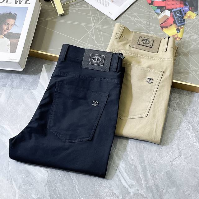 卡瓦利 2025Ss蛇年春夏贺岁款休闲裤。原单1:1制作，日常必备的完美之选，简单大气亦时尚有型，定制进口欧棉面料 ，重工洗水工艺，做工复杂工艺精湛。轻松迎合四