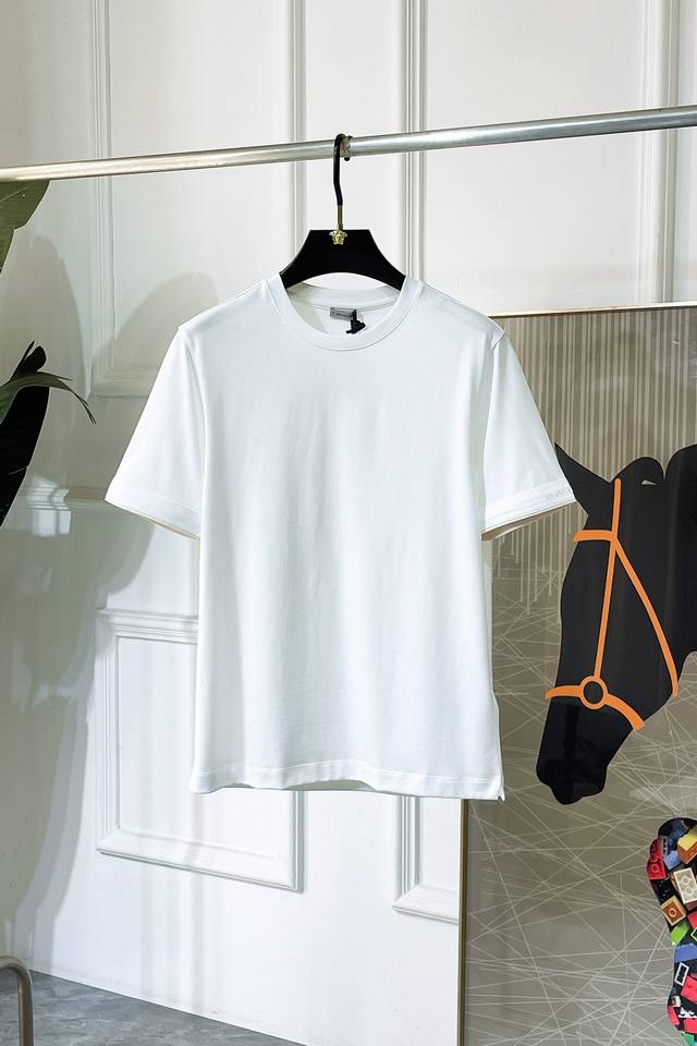 蒙口 2025Ss年春夏精品短袖T恤 官网同步 高端品质 定制进口丝光棉面料，顶级大厂工艺制作，时尚大牌印花烫钻Logo设计，手感柔软细腻 穿着亲肤舒适 百搭休