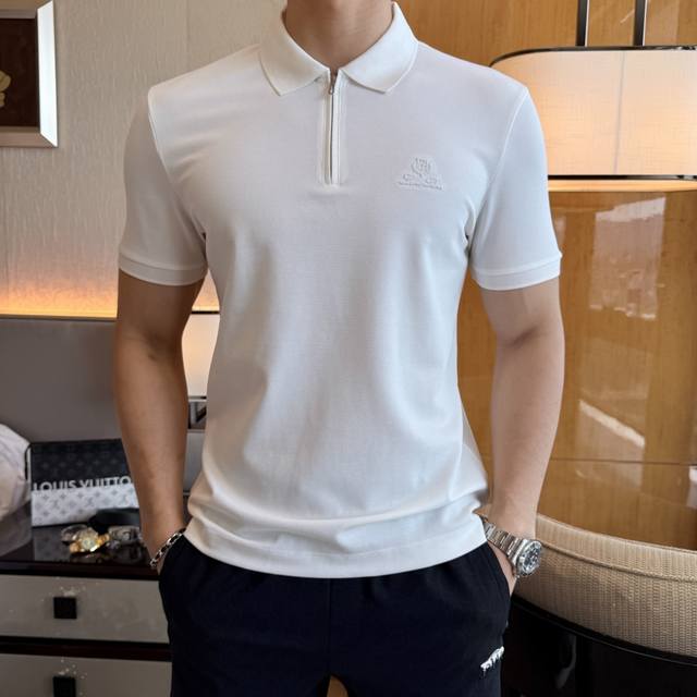Lp诺悠- 2025Ss蛇年春夏新款Polo领短袖系列。精选优质珠地棉面料，时尚大牌元素Logo设计，上身版型超赞，面料细腻舒适透气，随意搭配都超级好看时尚型男