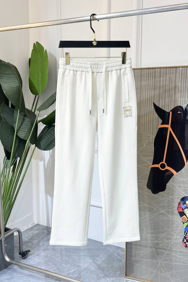 罗意威 2025Ss蛇年春夏专柜同步爆款休闲裤，本季必入百搭款式，上身极为出挑，超级百搭款 ，原版1:1复刻，三标齐全！专柜最新时尚元素设计，进口定织高品质欧棉