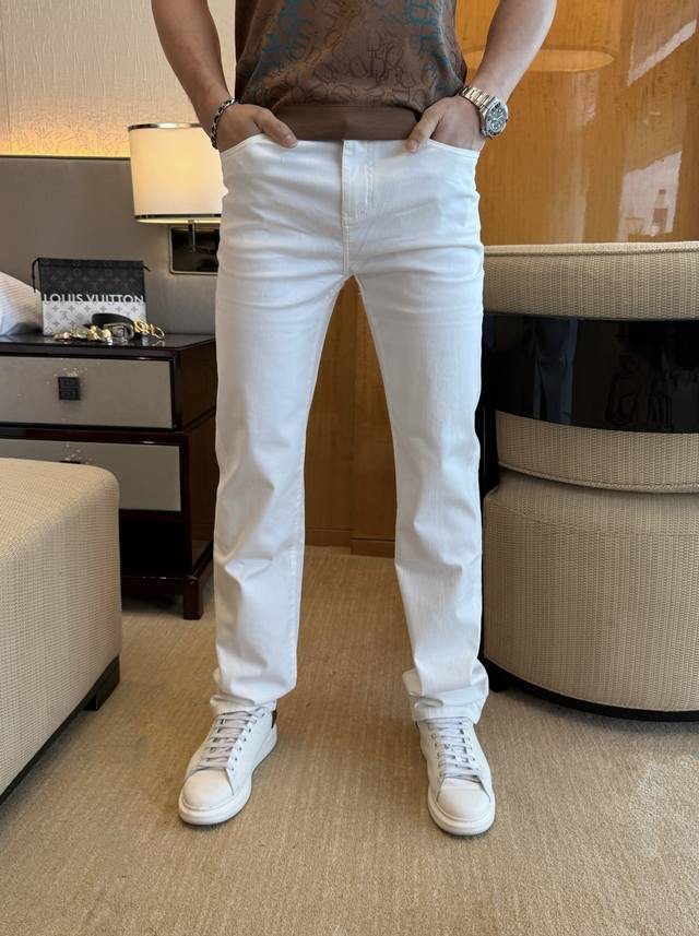 Tf- 2025Ss蛇年春夏牛仔裤。原单1:1制作，日常必备的完美之选，简单大气亦时尚有型，定制进口丹宁面料 ，重工洗水工艺，做工复杂工艺精湛。轻松迎合四季需要