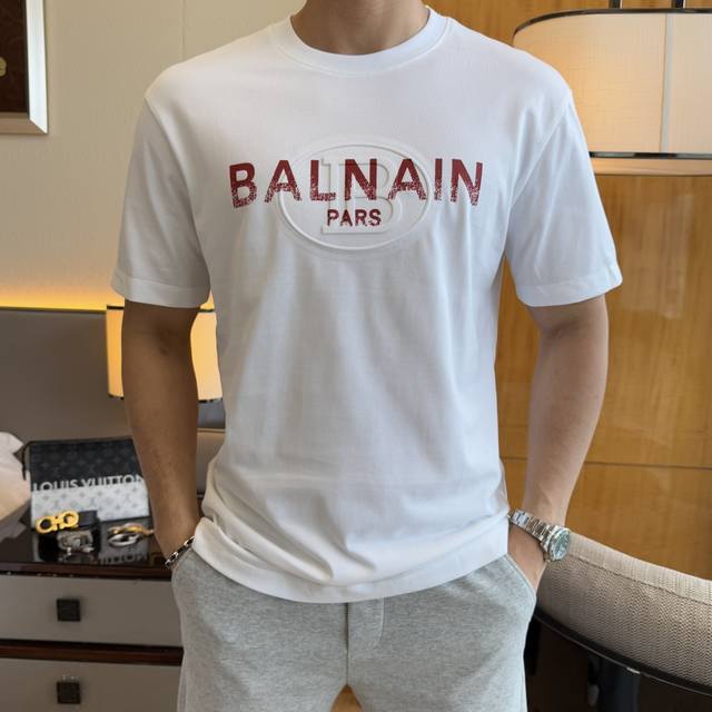 巴尔曼 2025Ss蛇年贺岁款春夏精品短袖T恤 官网同步 高端品质 定制顶级丝光棉面料，顶级大厂1:1制作，时尚大牌重工艺Logo设计，手感柔软细腻 穿着亲肤舒