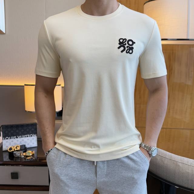 罗意葳 2025Ss蛇年贺岁款春夏精品短袖T恤 官网同步 高端品质 定制顶级丝光棉面料，顶级大厂1:1制作，时尚大牌重工艺Logo设计，手感柔软细腻 穿着亲肤舒