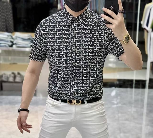 菲拉格慕 2025Ss春夏时尚大爆款短袖衬衫，贸易公司渠道货，品相完美如斯，属于入柜级别，可预见性的爆款，高级定制进口长绒棉面料，大师级剪裁，质感无敌，亲肤性极