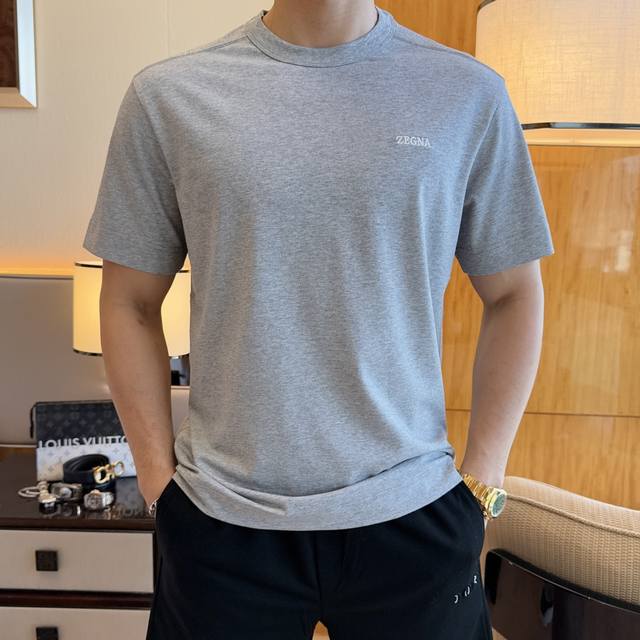 杰尼娅 2025Ss蛇年贺岁款春夏精品短袖T恤 官网同步 高端品质 定制顶级丝光棉面料，顶级大厂1:1制作，时尚大牌重工艺Logo设计，手感柔软细腻 穿着亲肤舒