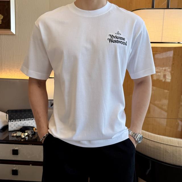 西太后 2025Ss蛇年贺岁款春夏精品宽松版短袖T恤 官网同步 高端品质 定制顶级长绒棉面料，顶级大厂1:1制作，时尚大牌重工艺Logo设计，手感柔软细腻 穿着