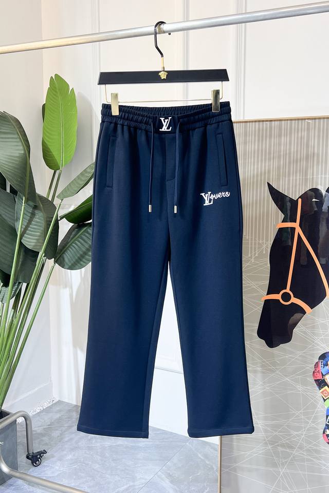 Lv 2025Ss蛇年春夏专柜同步爆款休闲裤，本季必入百搭款式，上身极为出挑，超级百搭款 ，原版1:1复刻，三标齐全！专柜最新时尚元素设计，进口定织高品质欧棉面