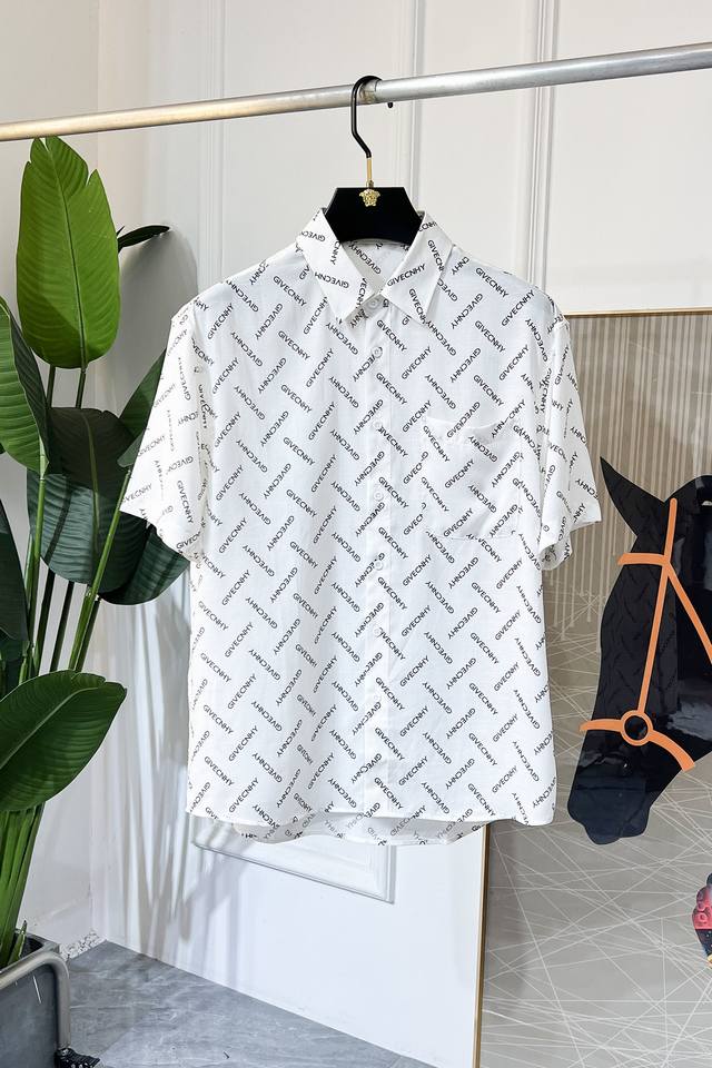 纪梵希 Ss时尚大爆款精品休闲衬衫，贸易公司渠道货，品相完美如斯，属于入柜级别，可预见性的爆款，高级定制进口高级棉混纺面料，大师级剪裁，质感无敌，亲肤性极佳，非