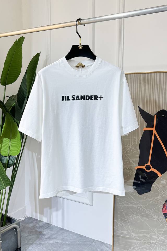 马吉拉 2025Ss蛇年贺岁款春夏精品宽松版短袖T恤 官网同步 高端品质 定制顶级长绒棉面料，顶级大厂1:1制作，时尚大牌重工艺Logo设计，手感柔软细腻 穿着