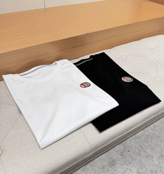 Gu C*I古奇 2025Ss款春夏精品短袖T恤 高端品质 定制顶级丝光棉面料，顶级大厂，时尚大牌重工艺Logo设计，手感柔软细腻 穿着亲肤舒适 百搭休闲 上身