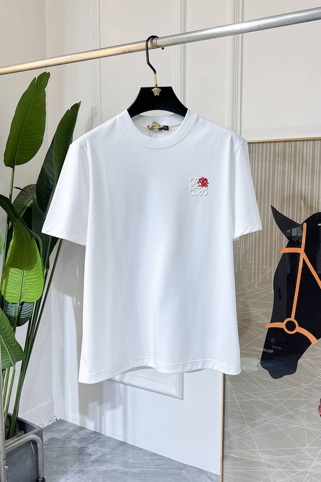 罗意威 2025Ss蛇年贺岁款春夏精品短袖T恤 官网同步 高端品质 定制顶级长绒棉面料，顶级大厂1:1制作，时尚大牌重工艺Logo设计，手感柔软细腻 穿着亲肤舒