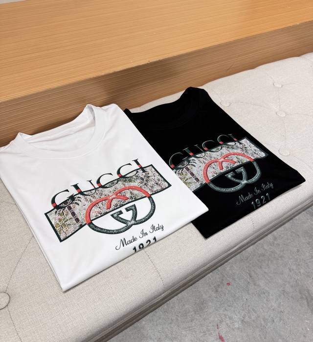 古奇 Gucci 2025新款 圆领 短袖 T恤 体恤 半袖 ，高端版本！专柜定制面料 透气舒适度高，细节无可挑剔，品牌元素设计理念，体现高品质。手感细腻柔软！
