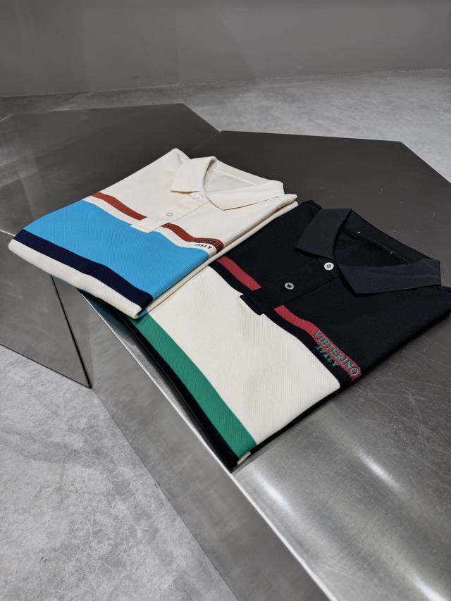 品牌：华*天奴 价格P： 颜色：黑色 米白 尺码：M-3Xl 介绍：2025春夏新款男士休闲短袖Polo 重磅级尤物单品，外商客供全棉面料，高效透气性与吸湿性舒