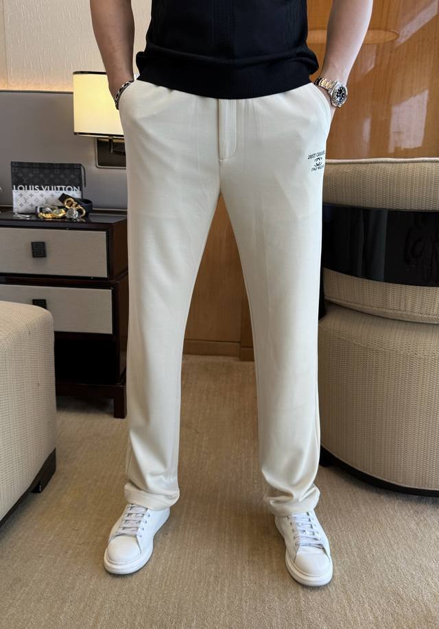 卡瓦利 2025Ss蛇年春夏专柜同步爆款宽腿休闲裤，本季必入百搭款式，上身极为出挑，超级百搭款 ，原版1:1复刻，三标齐全！专柜最新时尚元素设计，进口定织高品质