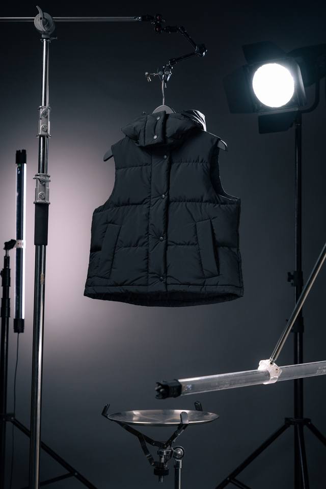 Lululemon露露乐蒙 Wunder Puff系列 四格可拆卸帽子羽绒马甲 颜色:灰白 卡其 黑 尺码:4 6 8