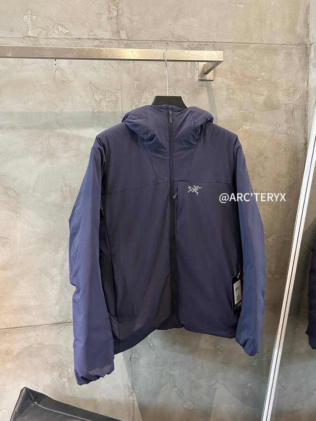 Arc'teryx 爱普森羽绒服 宝石蓝色细节.