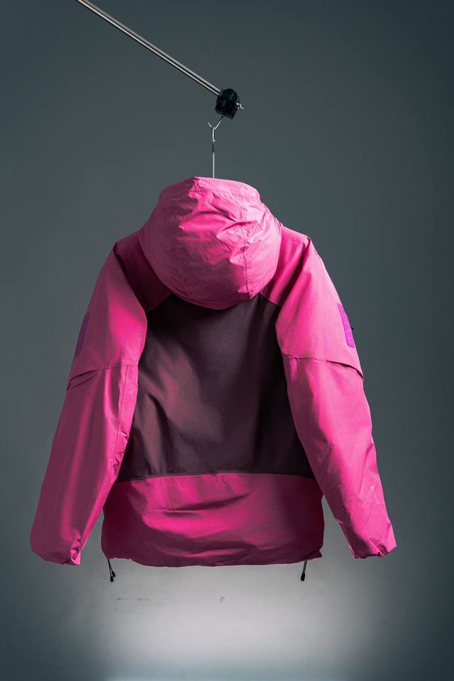 家 吴建豪同款连帽羽绒服 木星紫 全网独家现货 Arcteryx鸟家 System_A4.0 跃冬揽石 系列Kobah Parka拼接Logo硬壳羽绒服滑雪服男