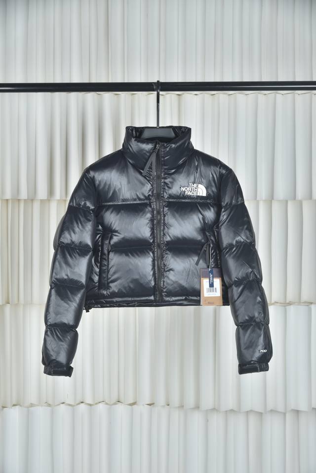 亚马逊2025代购指定版本The North Face 北面84女士短款羽绒服，原版定制官方高性能涂层面料，内里填充Rds认证高品质国标80白鸭绒，700+高蓬