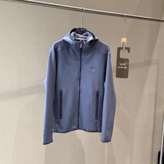 刺绣 休闲抓绒长袖夹克 ： 产品配色：黑色、层云蓝、宝石蓝、砂陶棕 编码：000 E