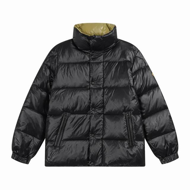 顶级版本 大货细节图 Moncler 蒙口1952绿胖子长袖羽绒服 蒙口 Dervox限量配色 1952联名款。 可做情侣款 感采用波普色调，饰有醒目标识贴片。