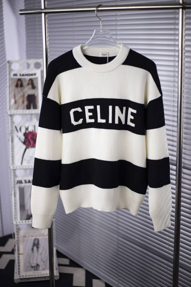 T101#Celine黑白条针织毛衣。采用了黑白条纹撞色设计，视觉冲击力强，前面做字母提花。面料质感柔软。上身非常舒适，男女同款。 颜色:图片色 码数：Xs.S